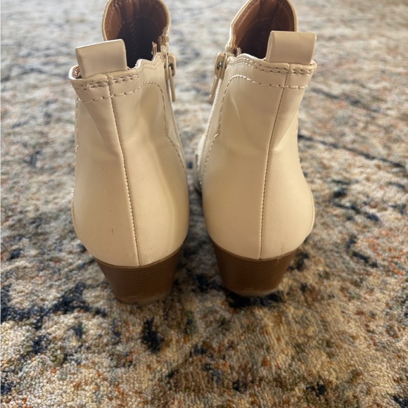 Indigo Rd. Cream Western Ankle Boots – Size 7 - Picture 3 of 7